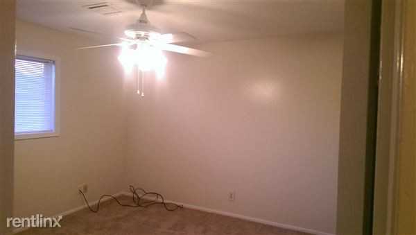 303 Woodlawn Dr - Photo 2 of 8