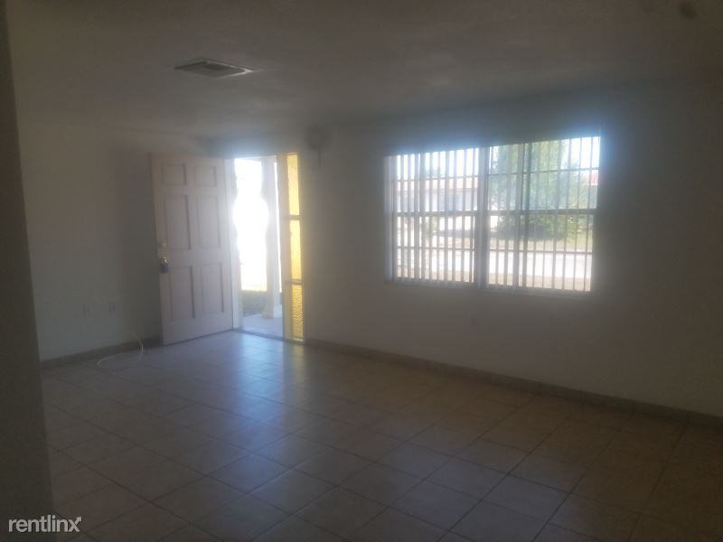 4548 Belfast Dr - Photo 3 of 13