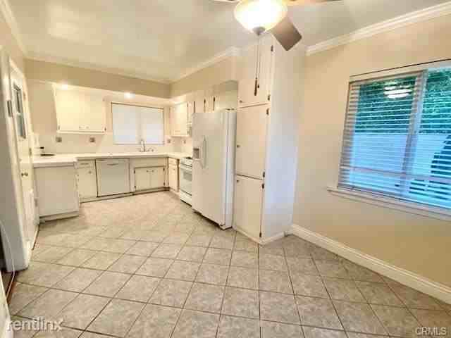2319 El Capitan Ave - Photo 3 of 8