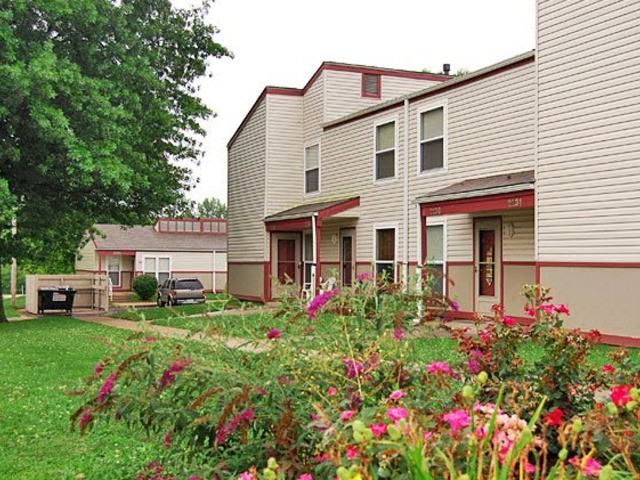 Lexington Gardens - Photo 3 of 10