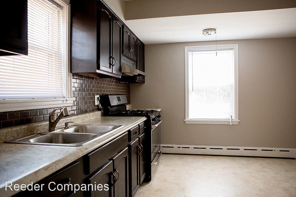 1536 Calumet Ave - Photo 2 of 21