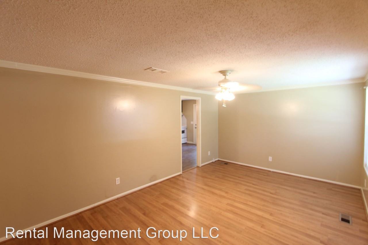 2524 Oak Leaf Ln - Photo 2 of 15