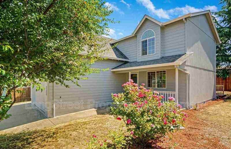 332 Ne Carmen Pl - Photo 2 of 44