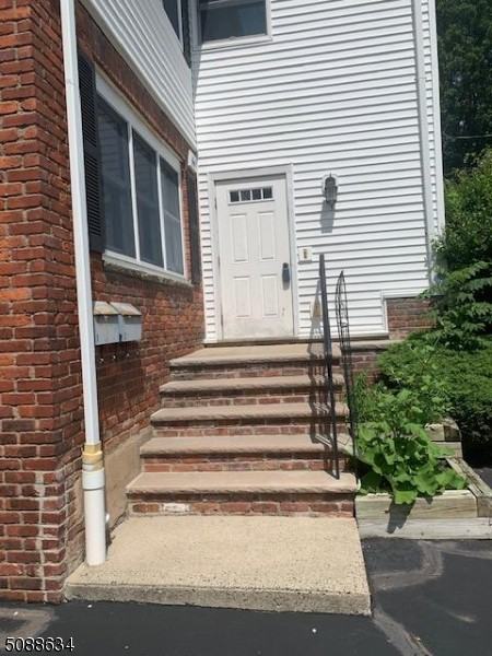 44 South St Apt 2 - Photo 2 of 16