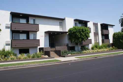 1310 Wellesley Ave #211