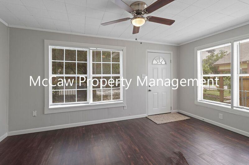 3221 N Pecan St - Photo 3 of 22