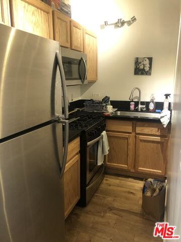 15244 La Maida St #B - Photo 3 of 11