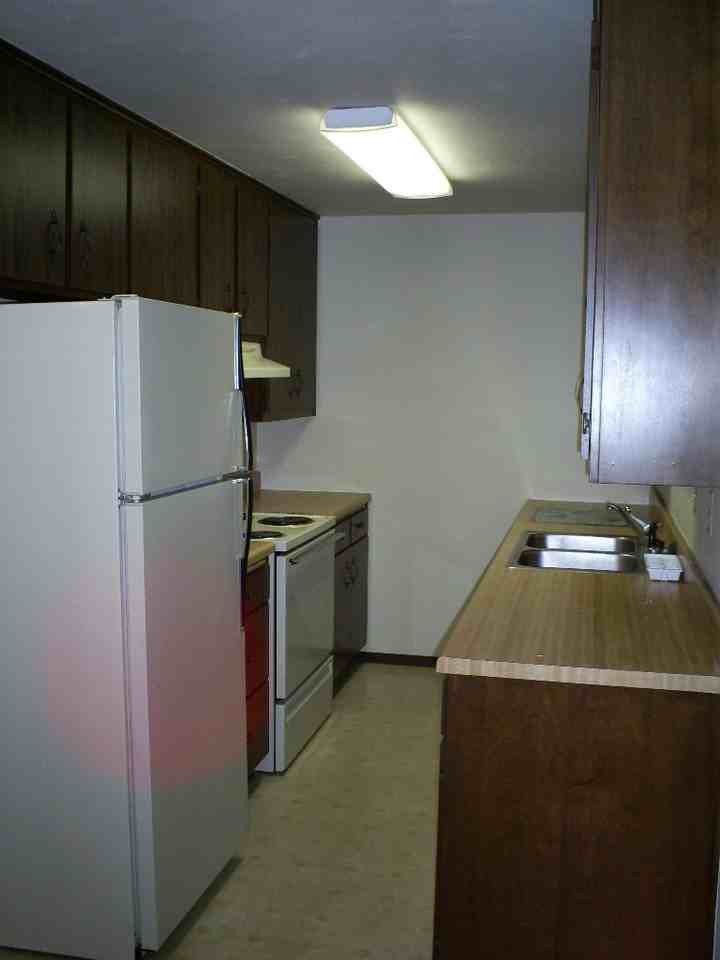 2701 Packerland Dr - Photo 3 of 13