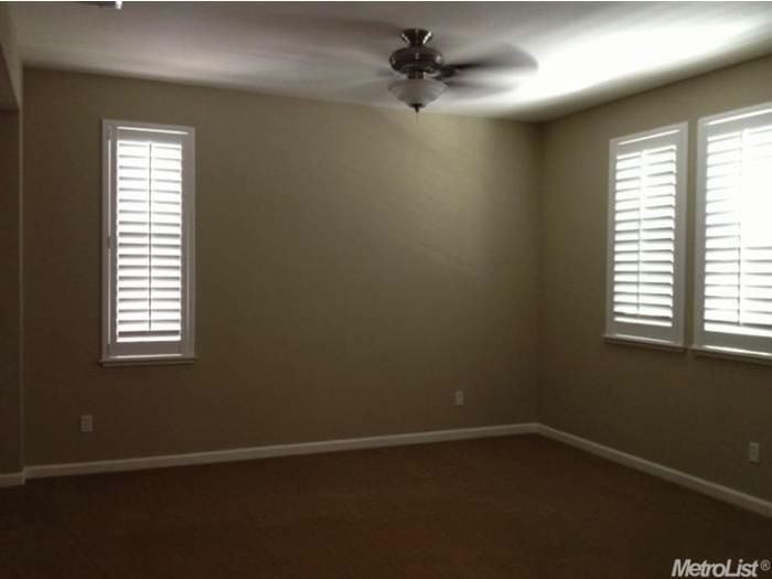 1076 Sallie Ln - Photo 3 of 21