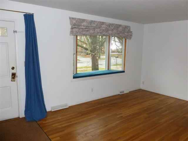 216 Highlake Ave - Photo 3 of 15