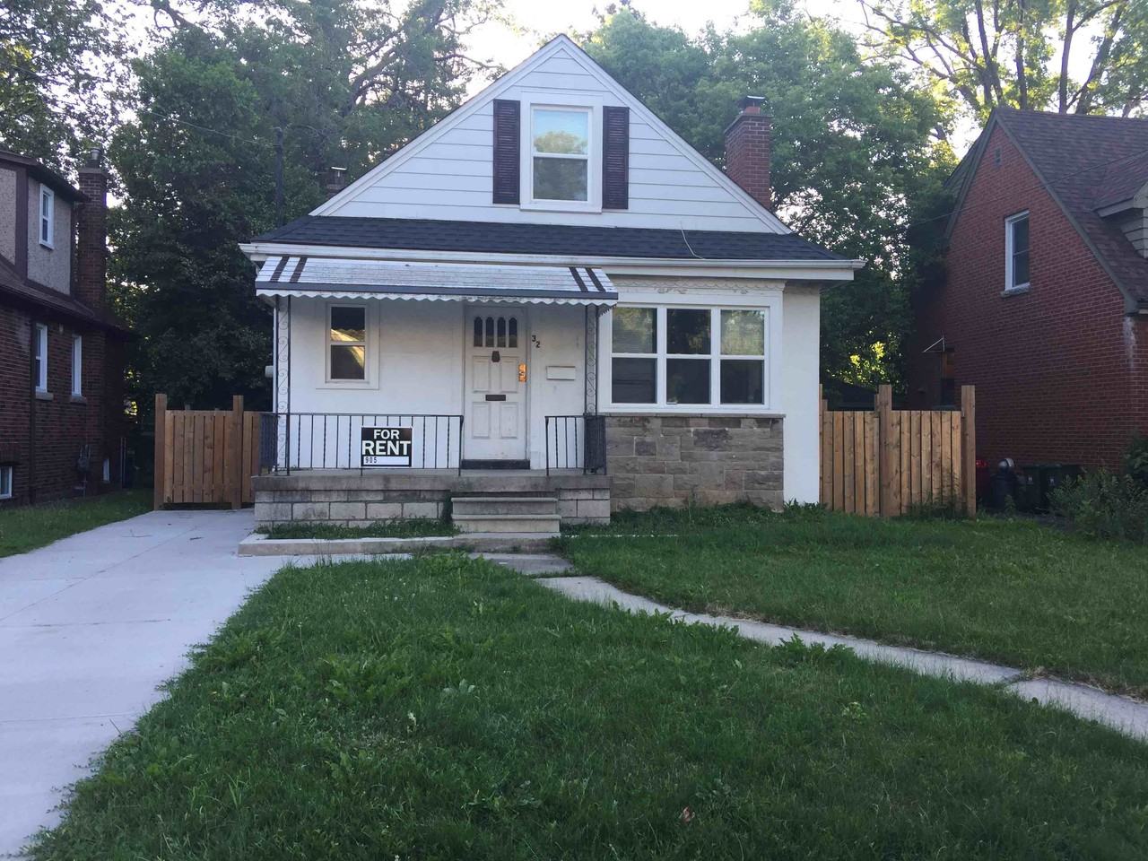 32 Gary Avenue Lower, Hamilton, ON L8S 1Y3 4 Bedroom Apartment for