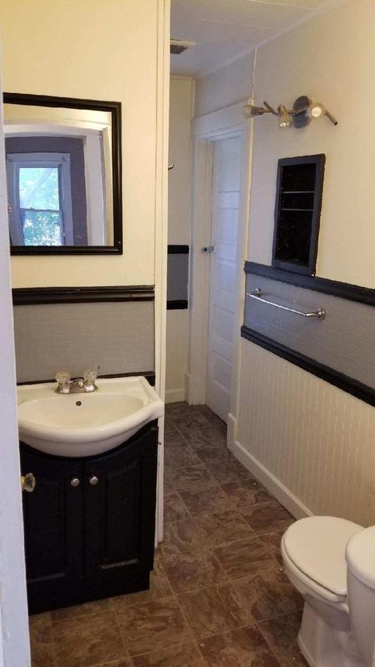 508 Baltimore St #1 - Photo 7 of 13