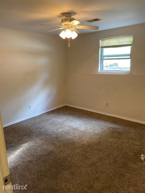 423 Hutton Ln - Photo 3 of 6