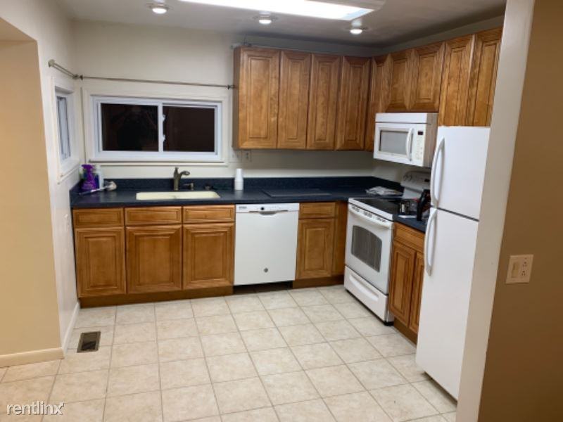 821 E Main St - Photo 3 of 14