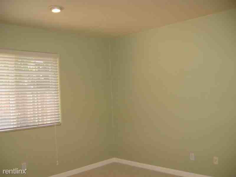 10072 Roseview Dr - Photo 2 of 13