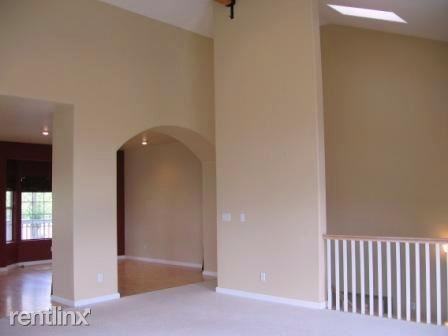 10072 Roseview Dr - Photo 3 of 13