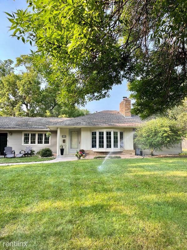 2290 Kentucky Ln - Photo 2 of 18