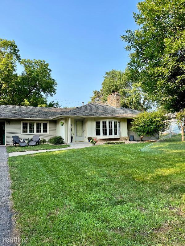 2290 Kentucky Ln - Photo 3 of 18