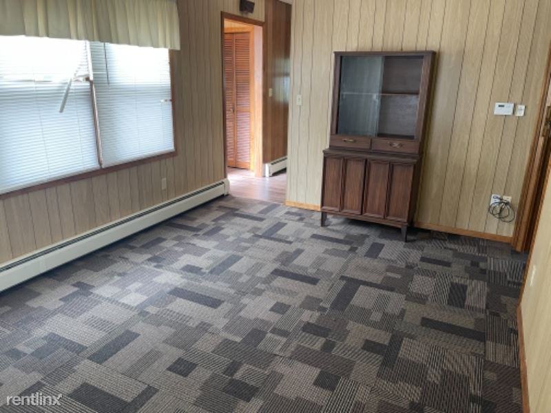 340 6th St Se - Photo 3 of 6