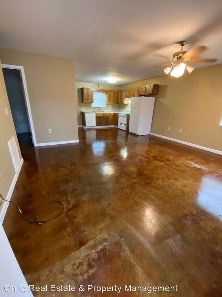 393 Brian St - Photo 3 of 10