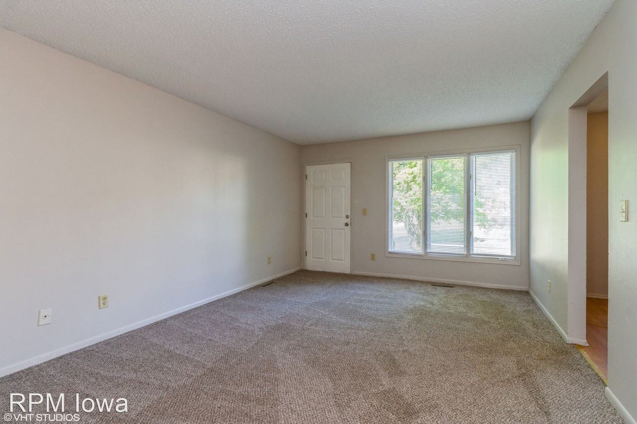 807 Williams St - Photo 2 of 12