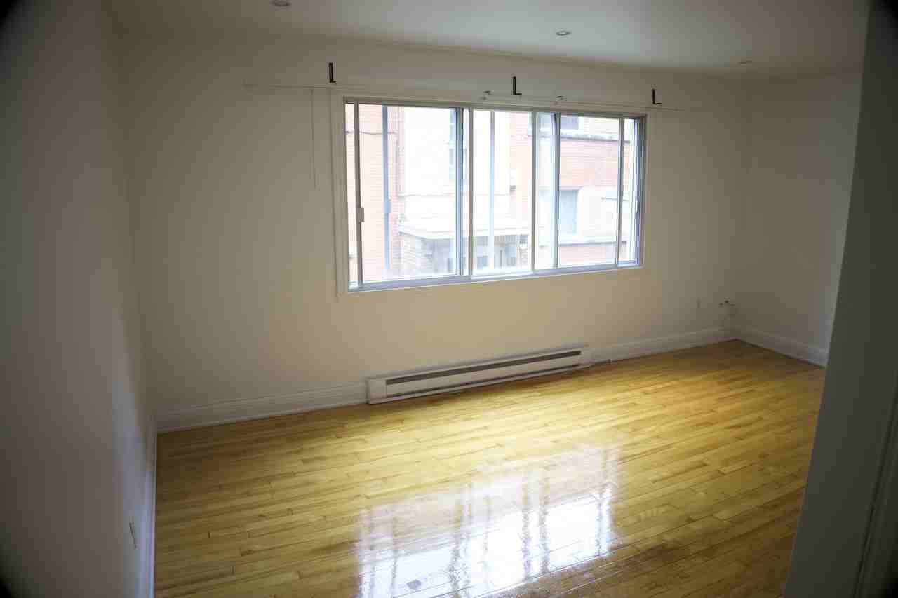 5715 Chemin Hudson #2 - Photo 3 of 9