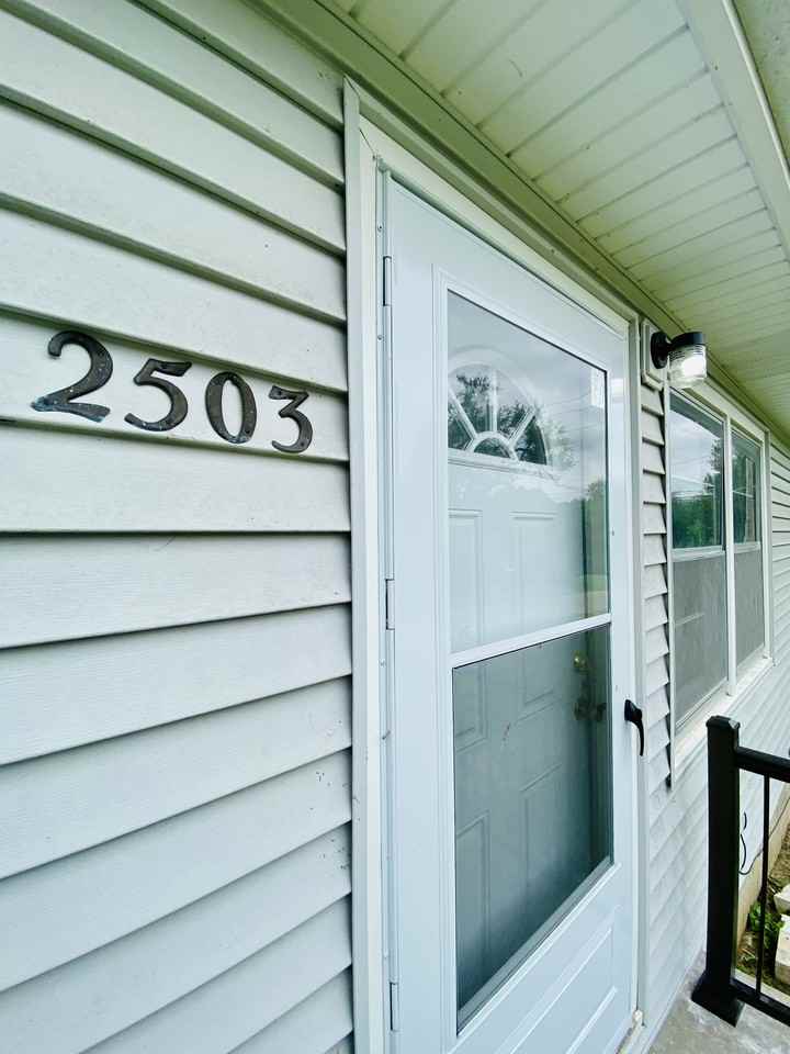 2503 Southwest Central Park Avenue - Photo 2 of 19