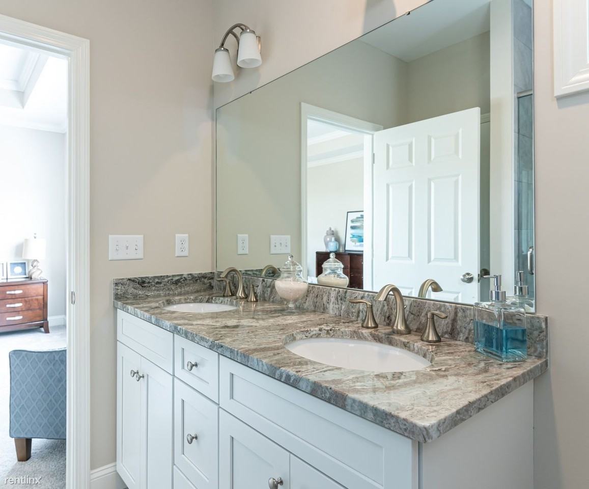 10 10 Townsend Pl #61 - Photo 2 of 6