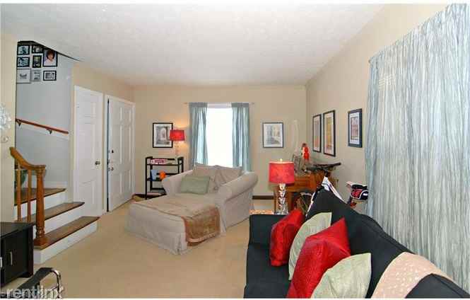 87 N Pershing Ave - Photo 3 of 9