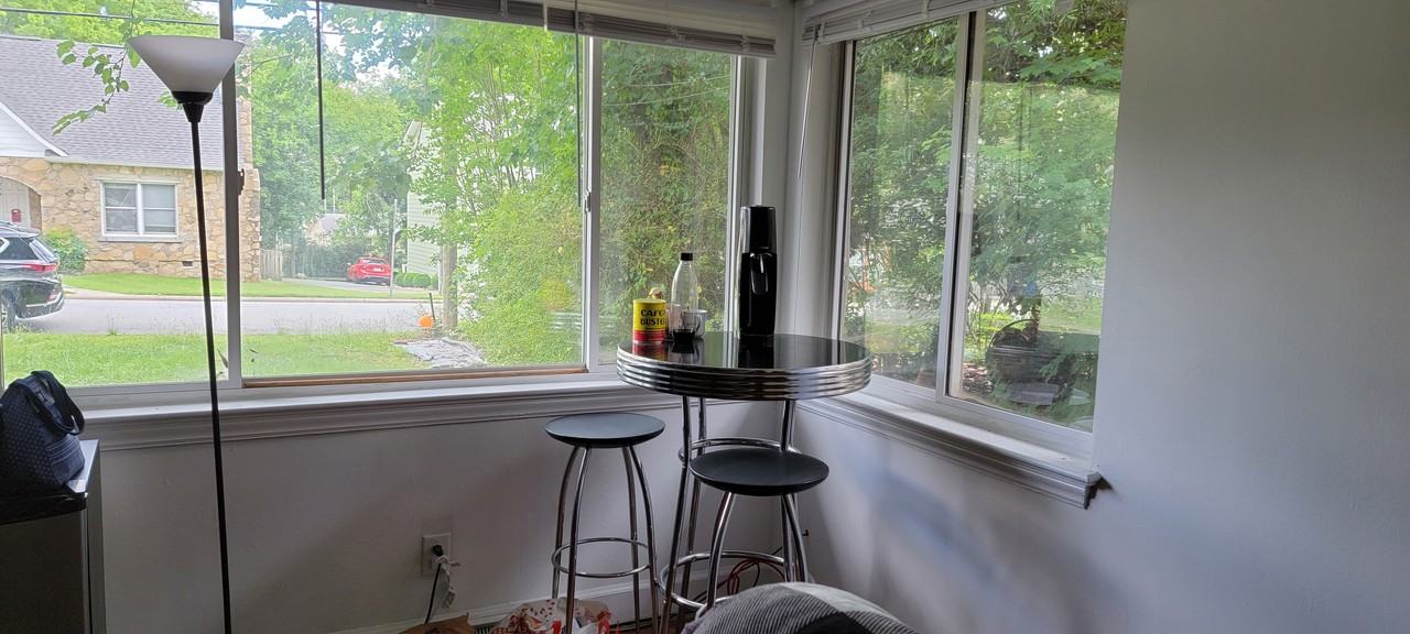 213 N Graham St - Photo 4 of 21