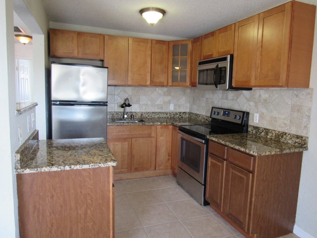 411 N Halifax Ave #302 - Photo 4 of 10