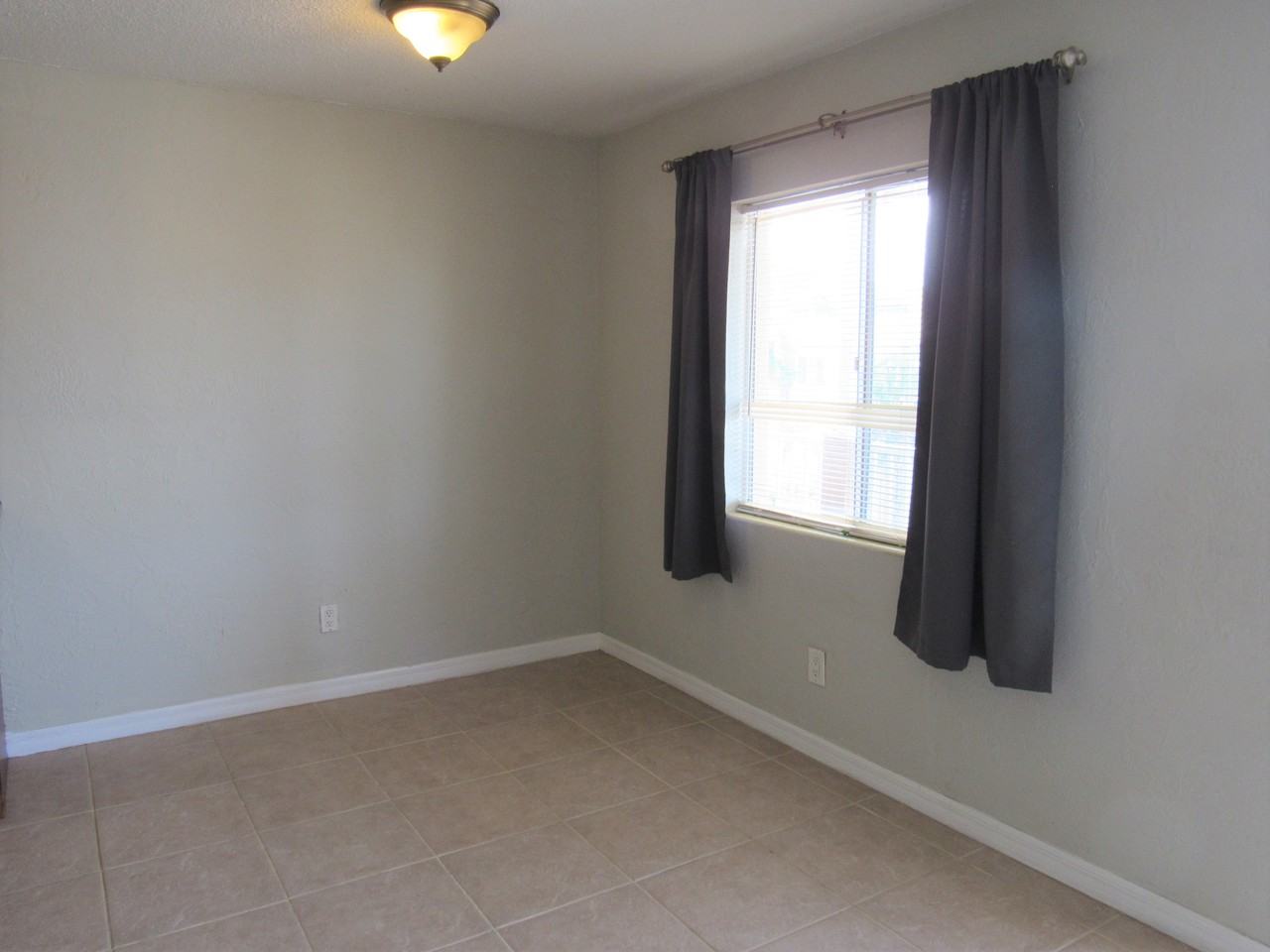 411 N Halifax Ave #302 - Photo 5 of 10