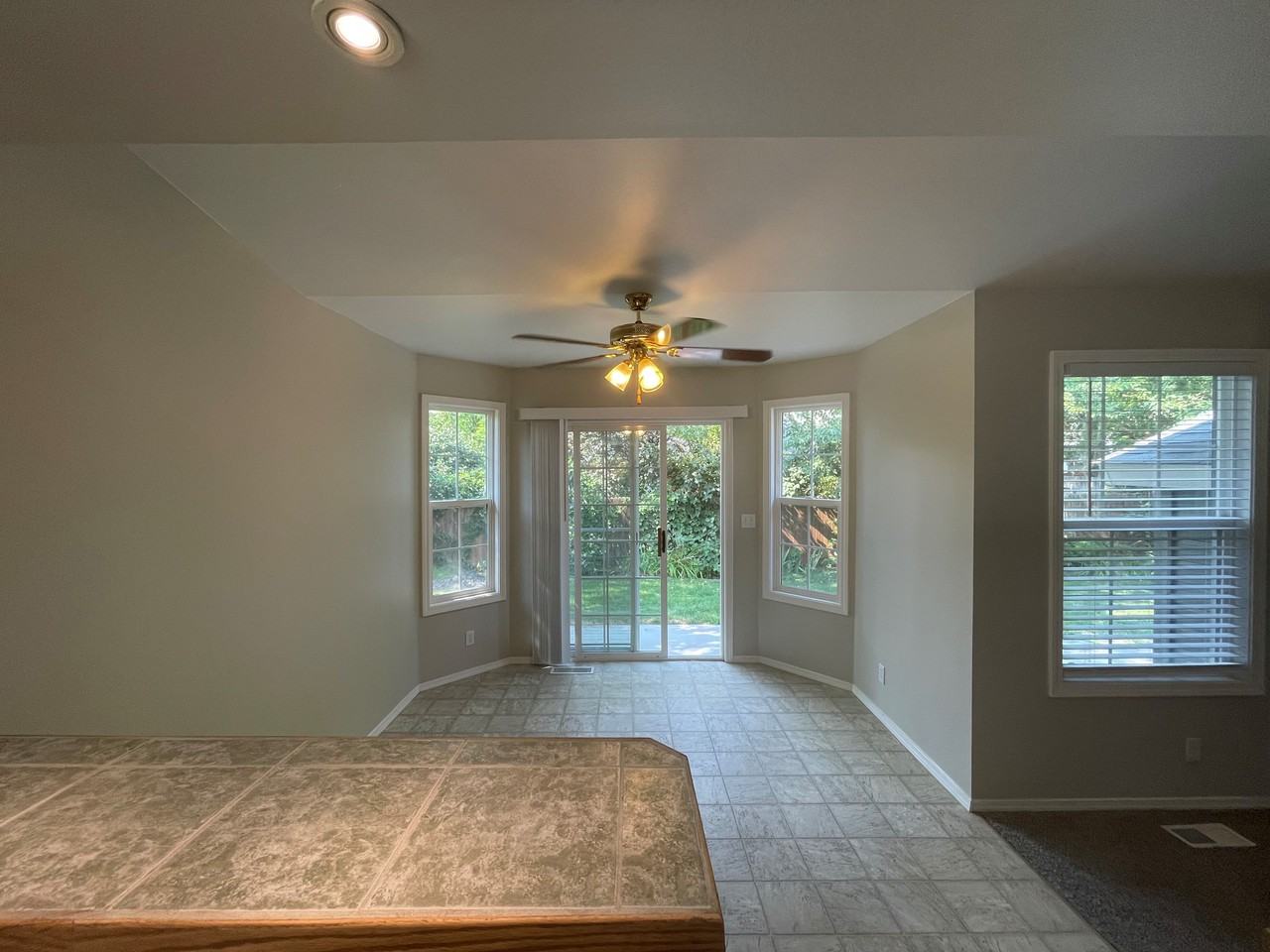 2652 W Sheryl St - Photo 5 of 25