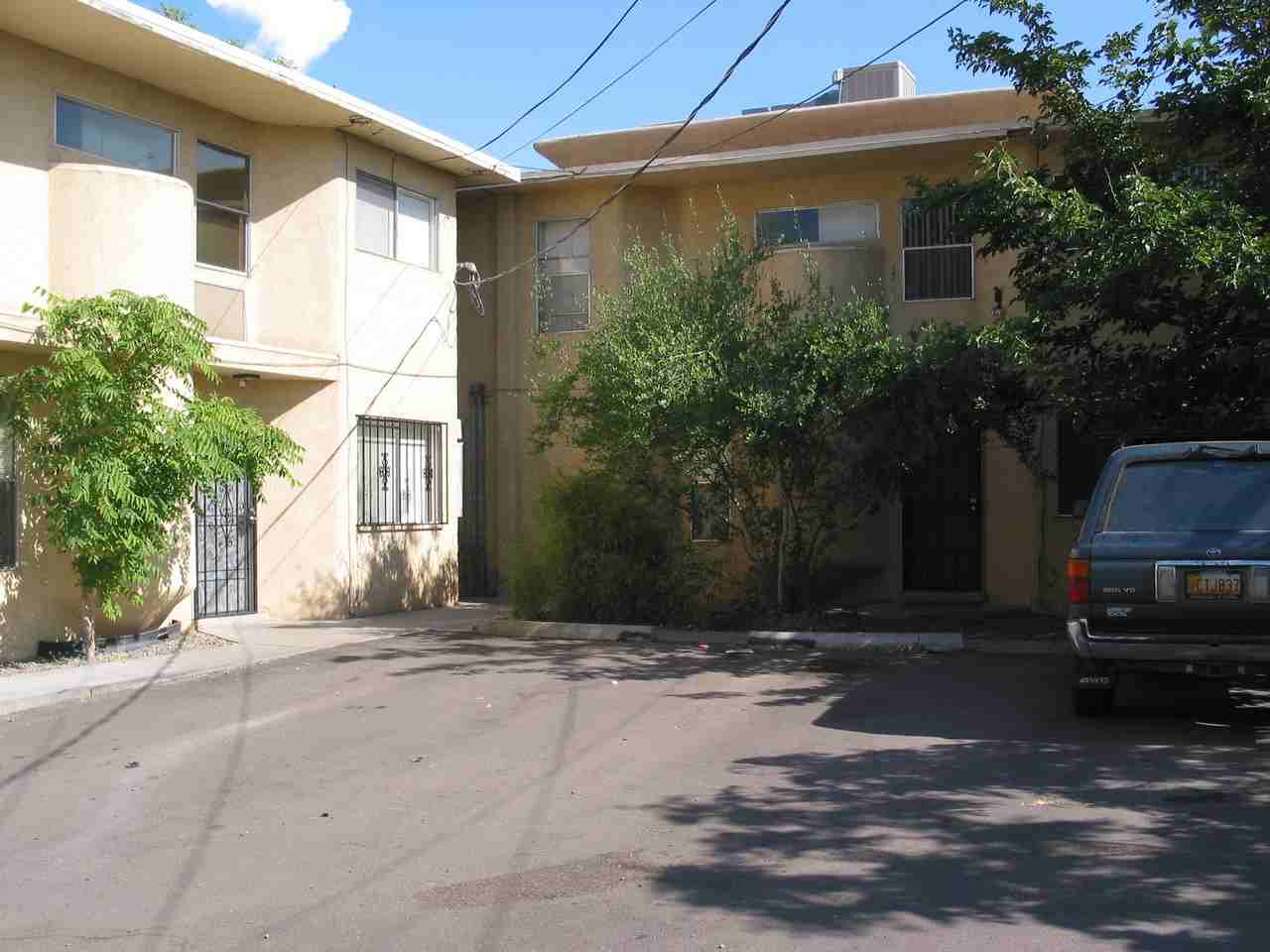301 Valencia Dr Se - Photo 2 of 20