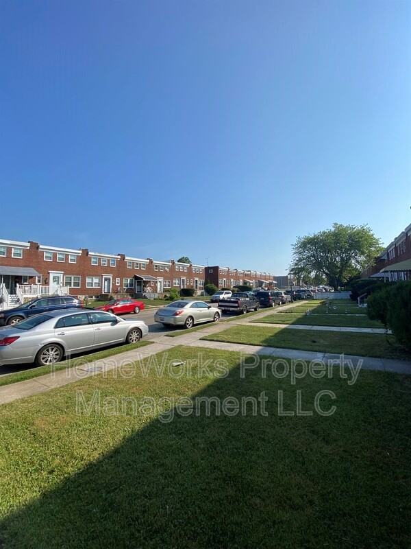 4269 Labyrinth Rd - Photo 3 of 33