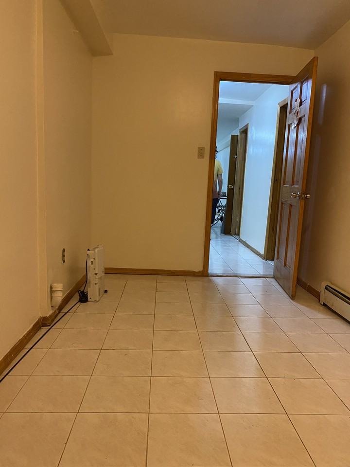 8639 20th Avenue 1F - Photo 2 of 8