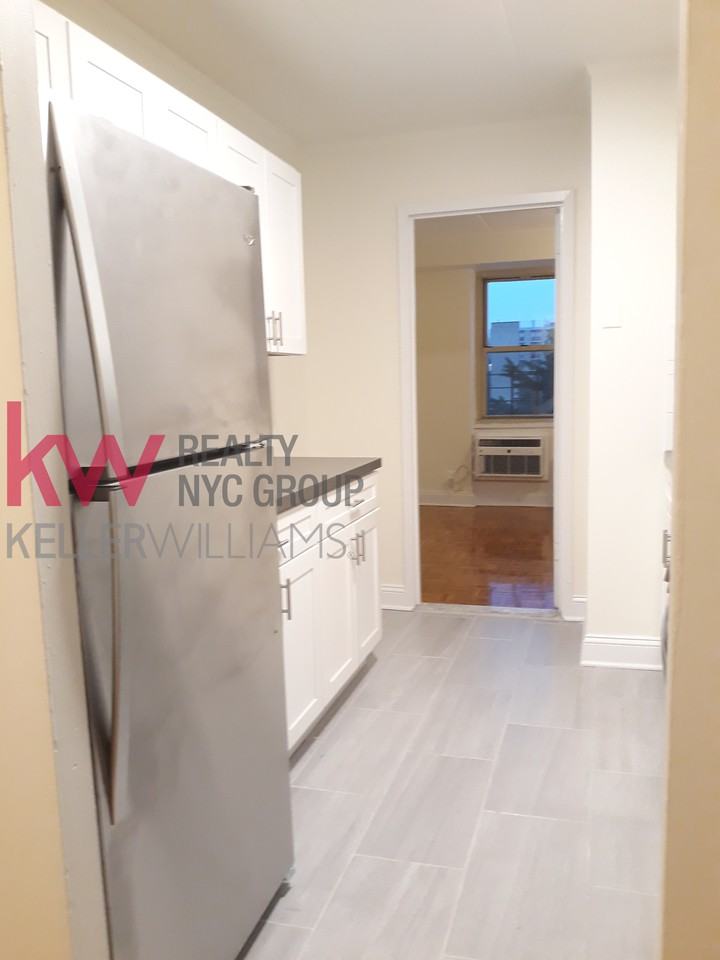 No Fee 1.5 bed unit - Photo 2 of 10