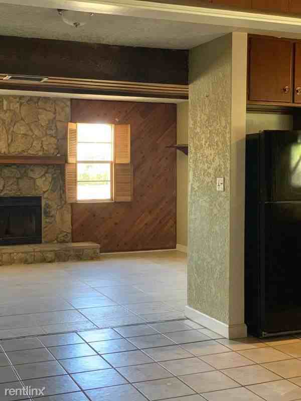 1207 Willow Ln - Photo 3 of 9