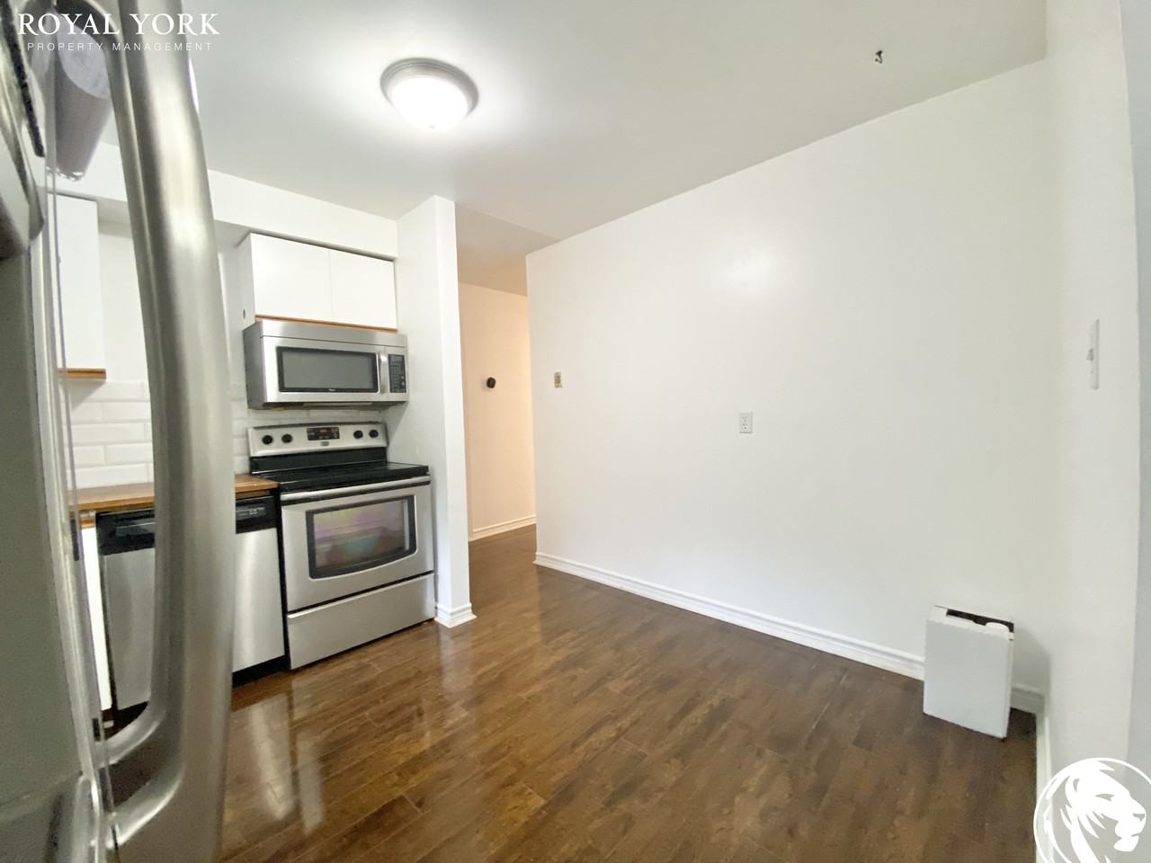 39 Simpson Ave - Photo 3 of 29