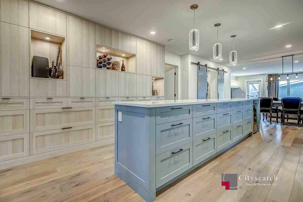 127 38a Ave Sw - Photo 2 of 22