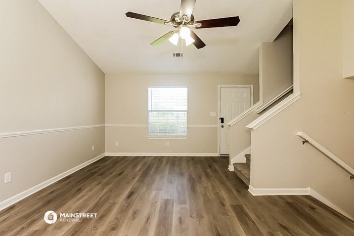 43 Bridlewood Ct - Photo 3 of 17