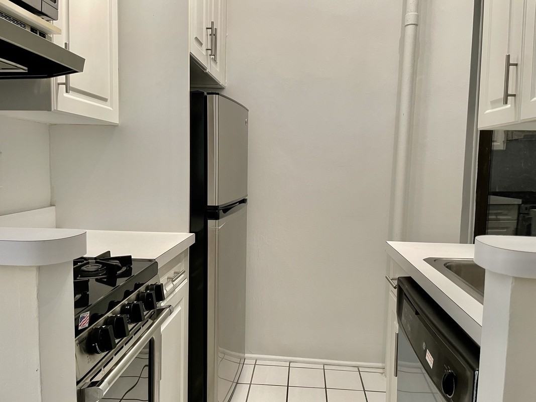 E 83rd St & 3rd Ave #5A