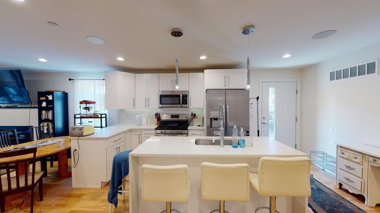 Brand new Bella Vista apartment with private patio - Photo 2 of 11