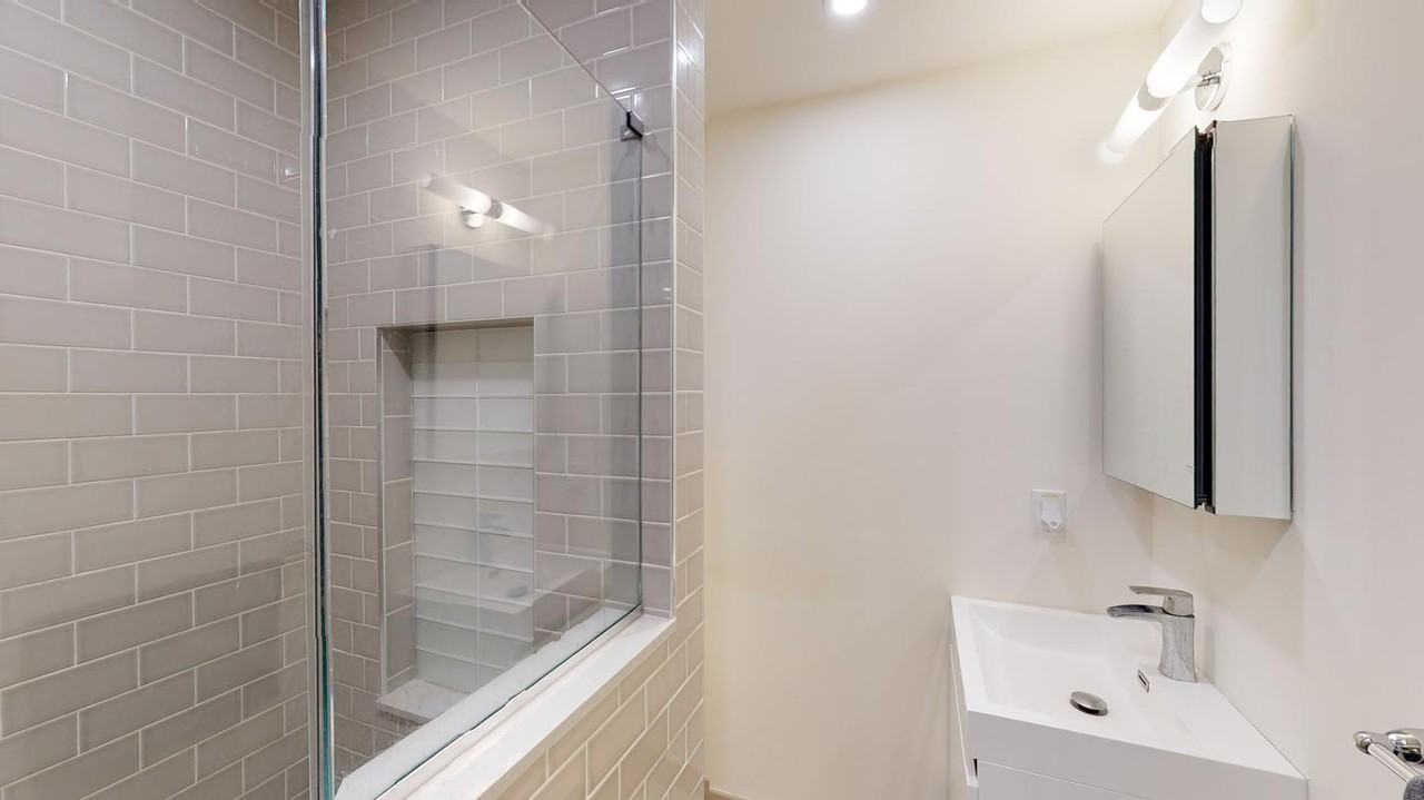 Brand new Bella Vista apartment with private patio - Photo 5 of 11
