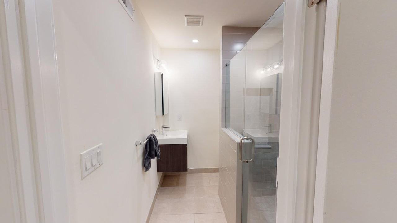 Brand new Bella Vista apartment with private patio - Photo 6 of 11