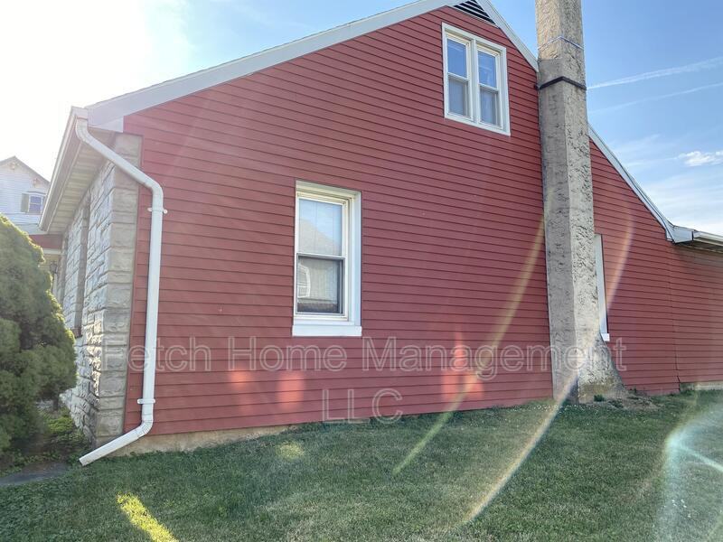 3235 Lincoln Hwy E - Photo 3 of 34