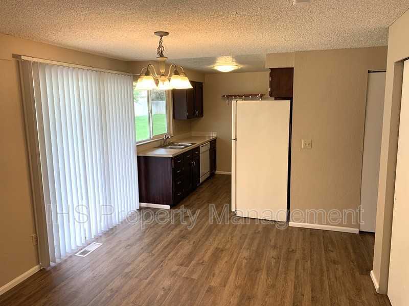 912 E Eastlake Dr - Photo 3 of 20