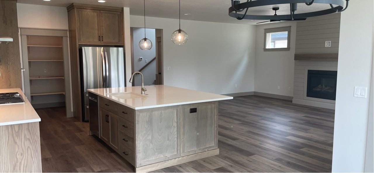 2135 N Klemmer Ave #2135 - Photo 3 of 13