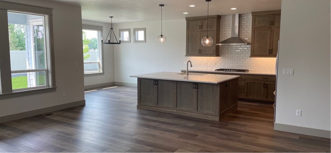 2135 N Klemmer Ave #2135 - Photo 4 of 13