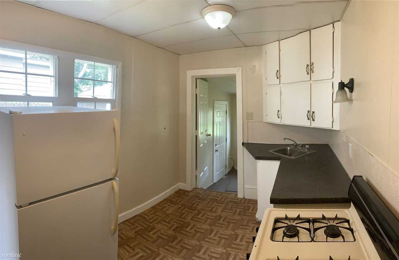 825 Evergreen St Se - Photo 3 of 9